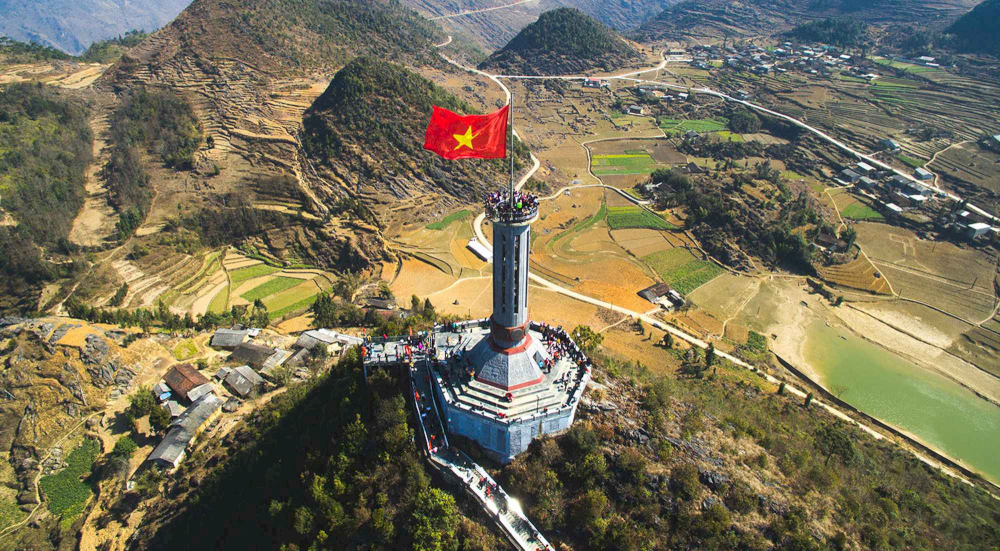 Lung Cu flag tower